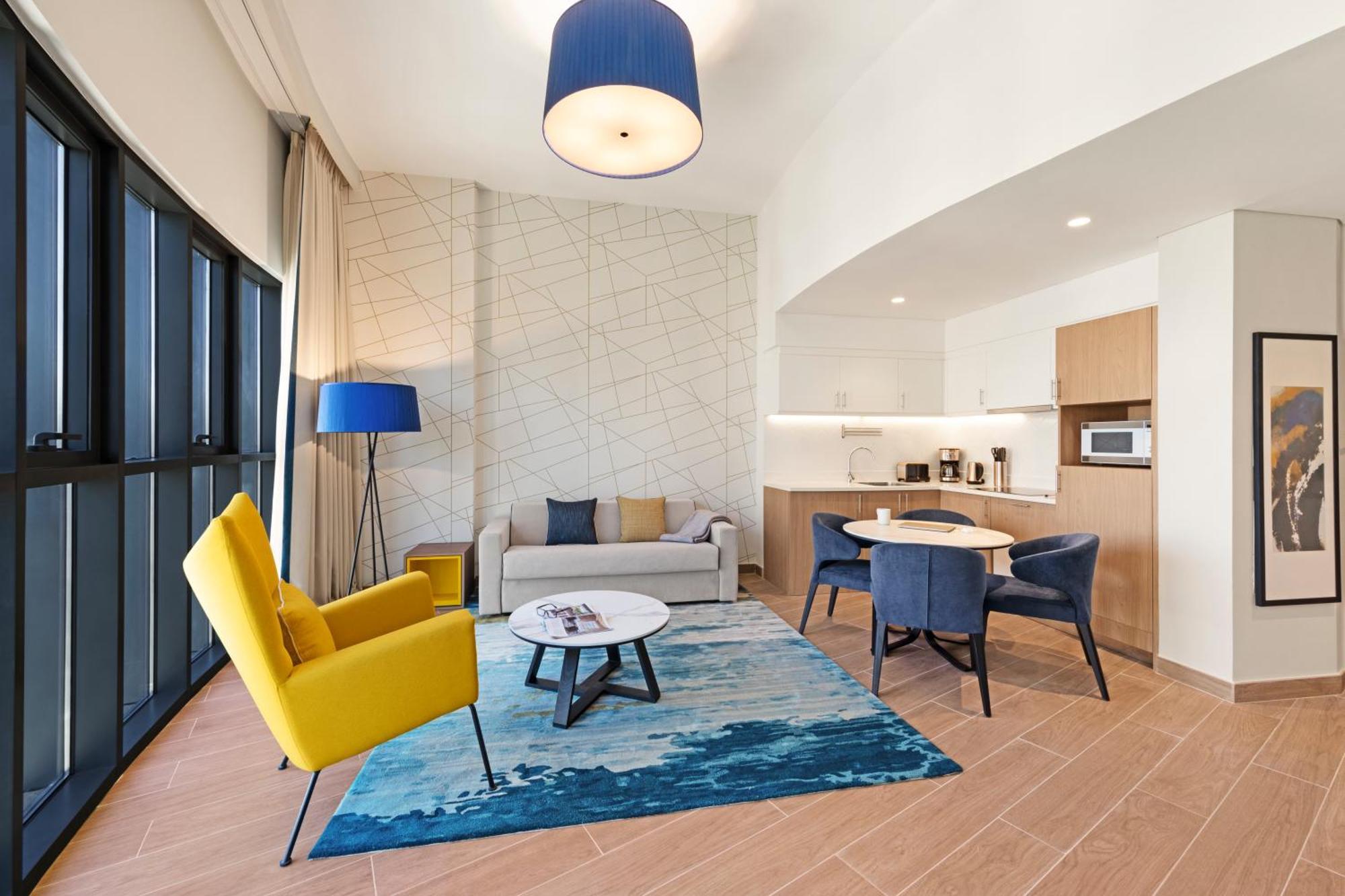 One-Bedroom Creek View Food & Beverage