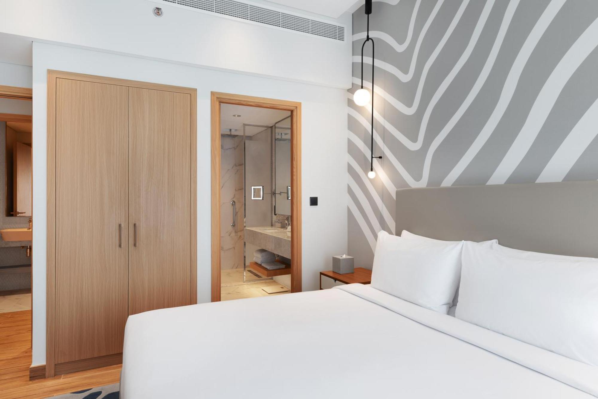 One Bedroom Apartment Private Beach Access