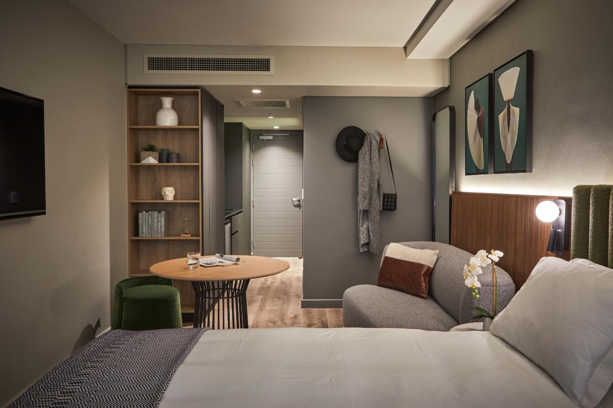 Standard City Room
