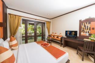 Chambre Lits Jumeaux ou Lit King-Size Supérieure - Vue sur Piscine