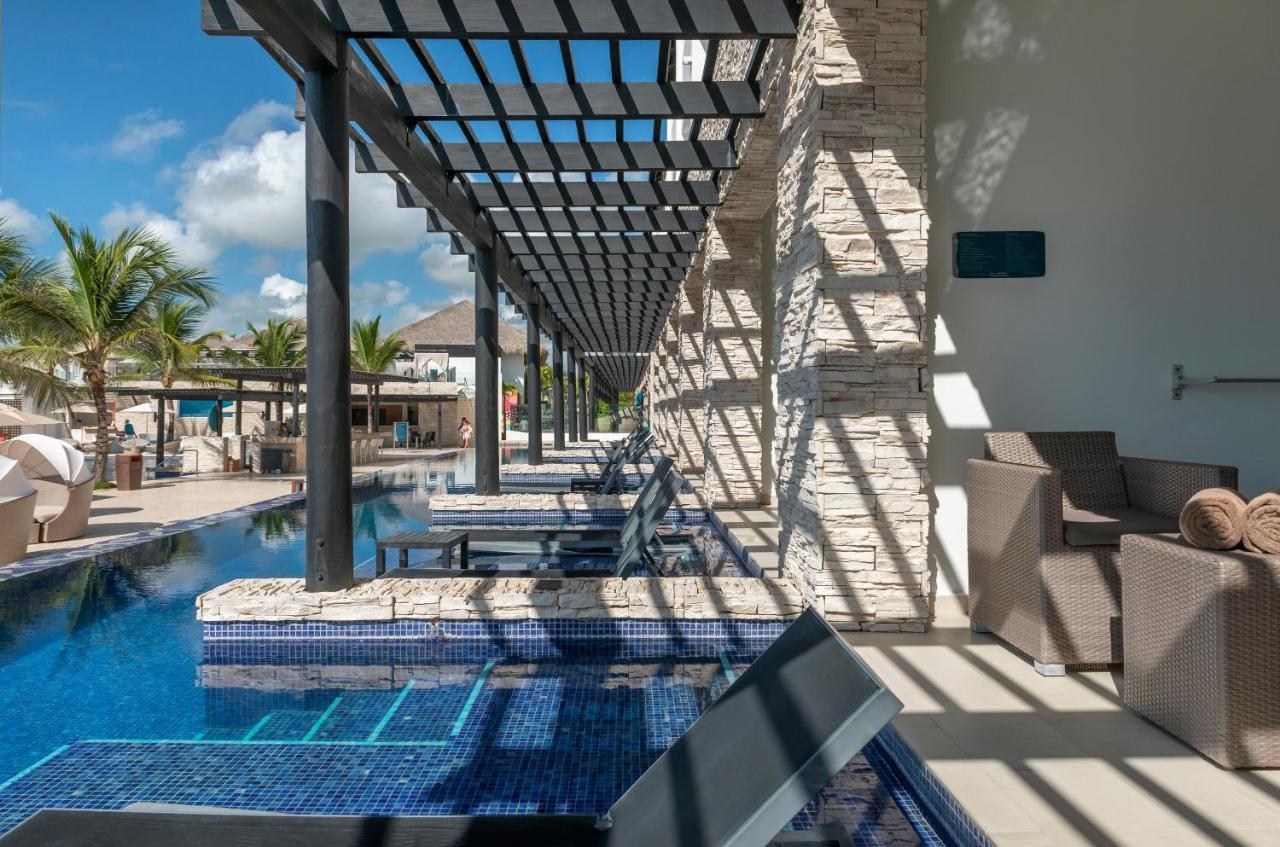 Luxury Junior Suite Swim Out Diamond Club