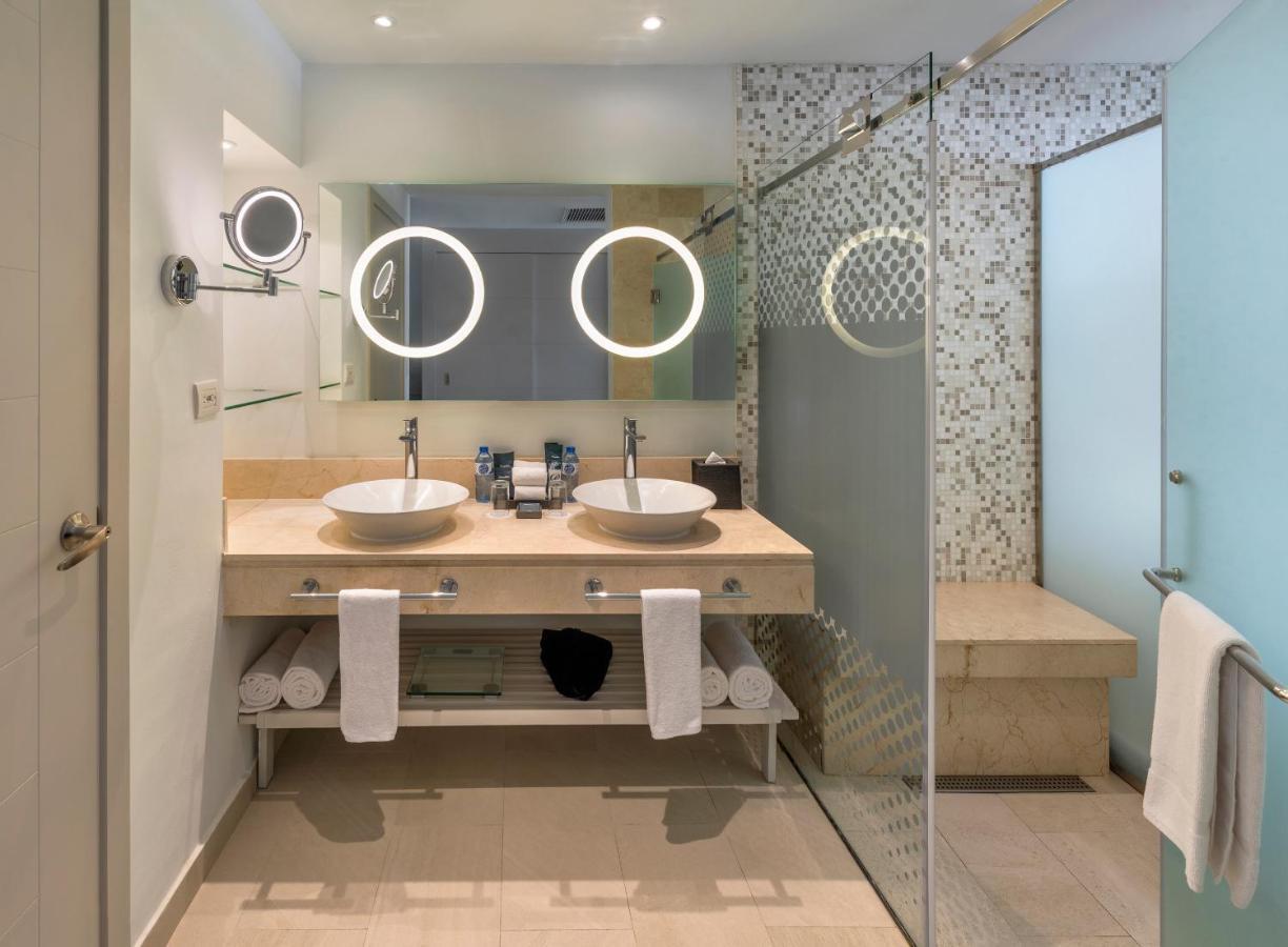 Luxury Junior Suite Swim Out Diamond Club