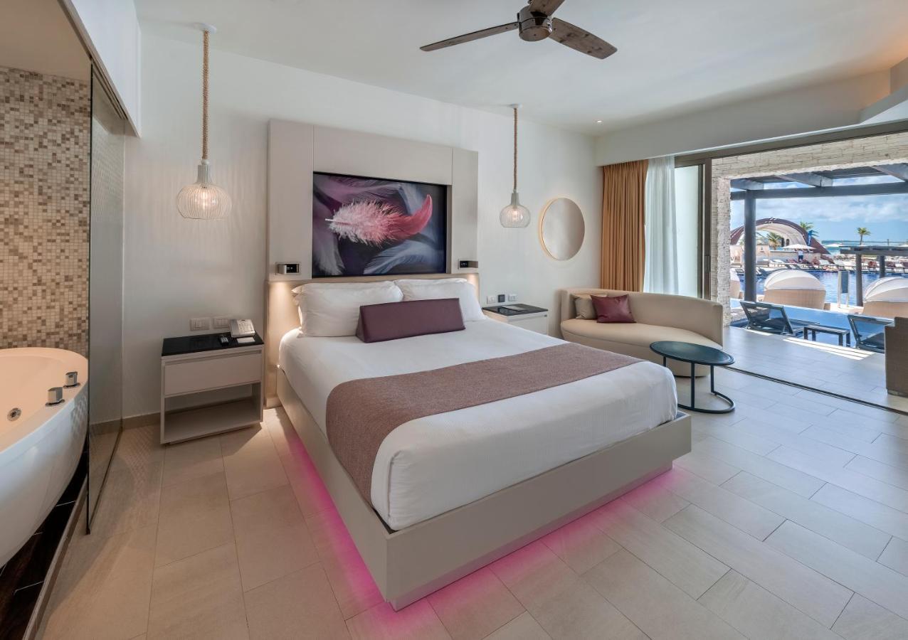 Luxury Junior Suite Swim Out Diamond Club