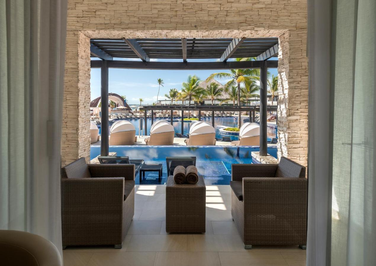Luxury Junior Suite Swim Out Diamond Club
