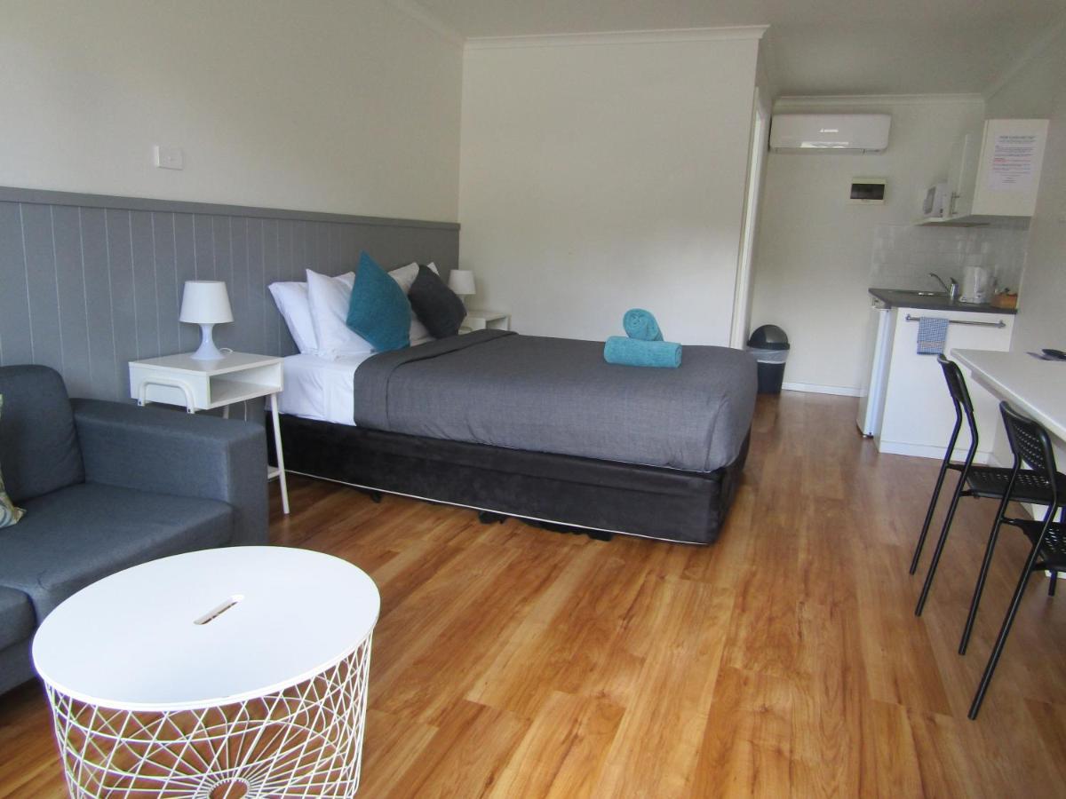 Queen Kitchenette Pet Friendly