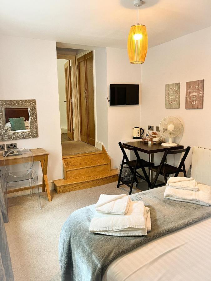 Double Room No Pets Allowed