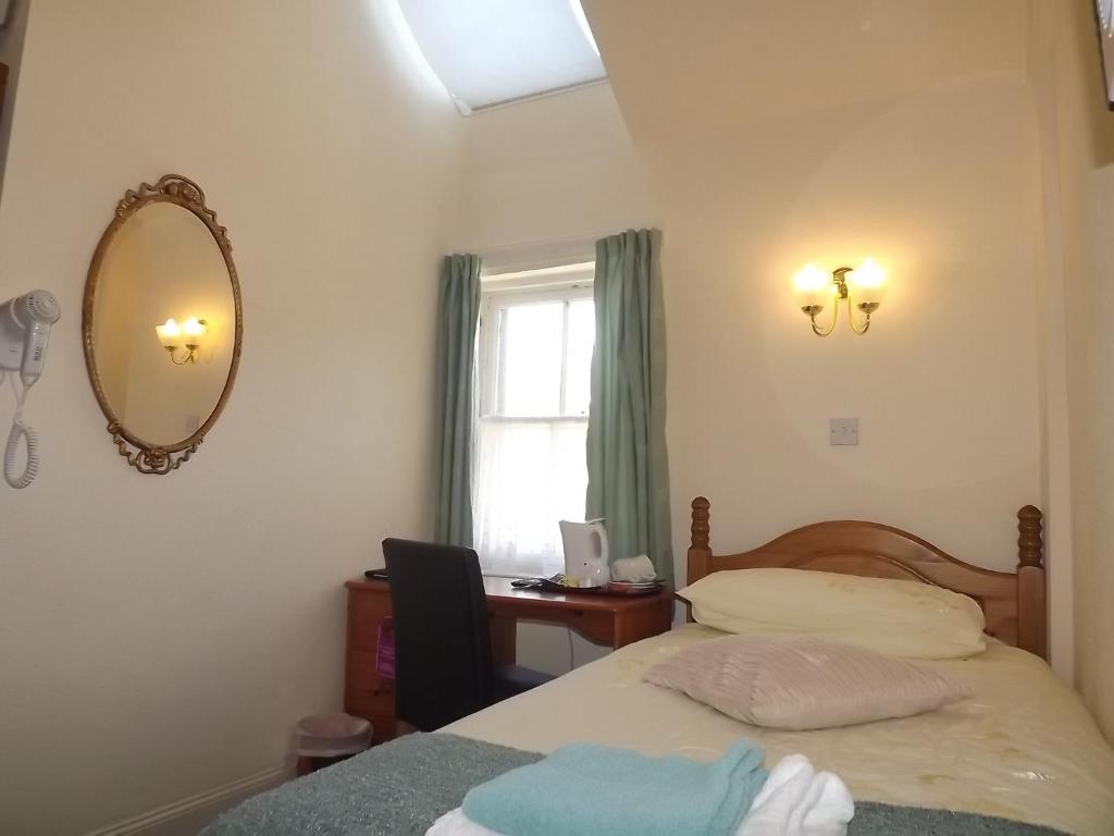Economy Twin Room