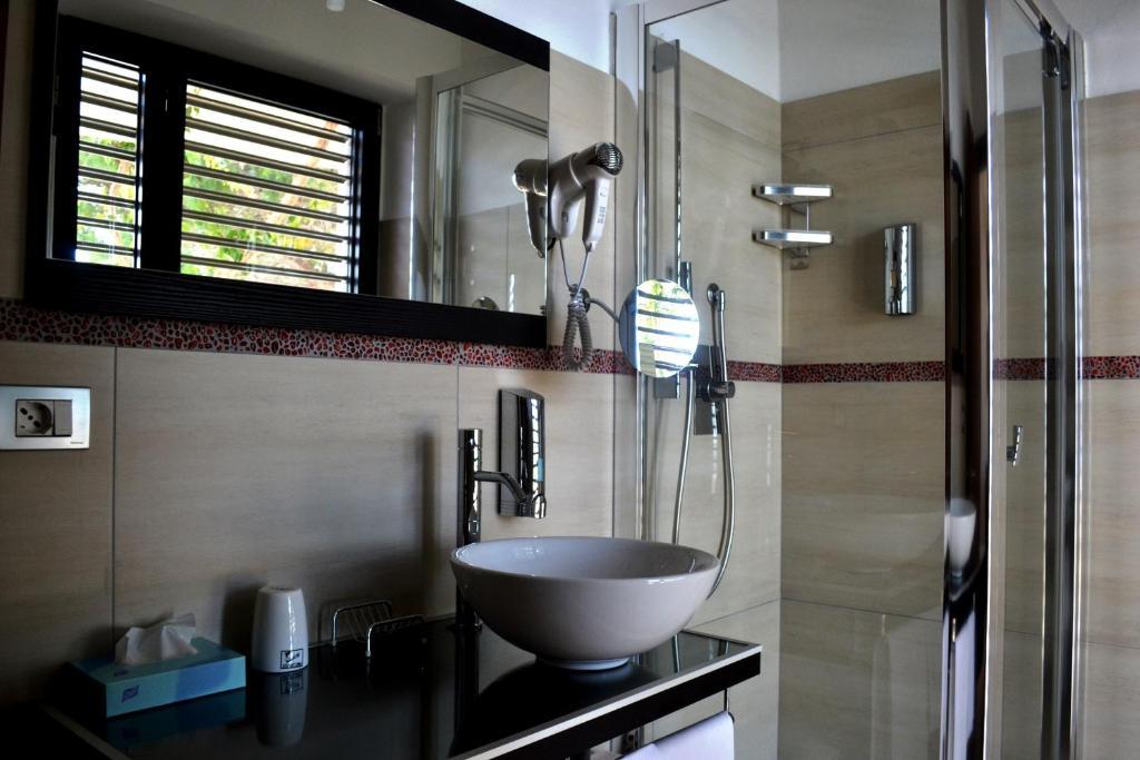 Quarto Quádruplo com Varanda e Vista Mar