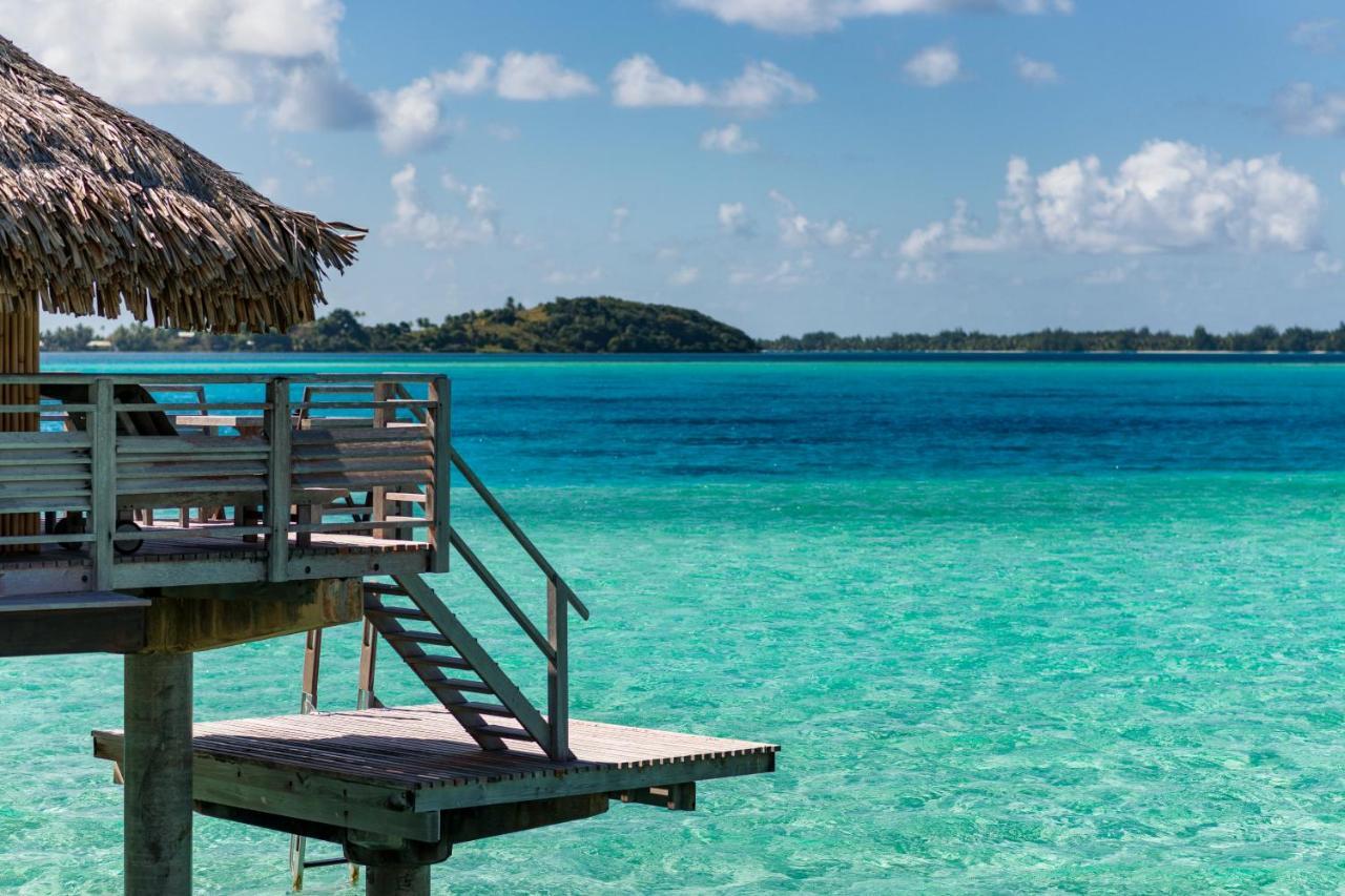 Bungalow met 1 Kingsize Bed Boven het Water op Eind van Ponton