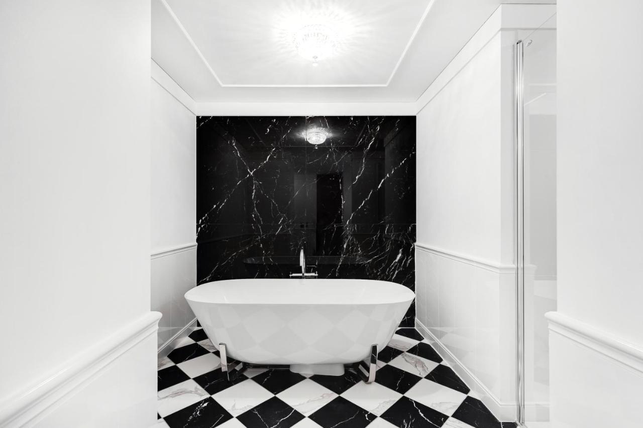 Deluxe Double Room Bath