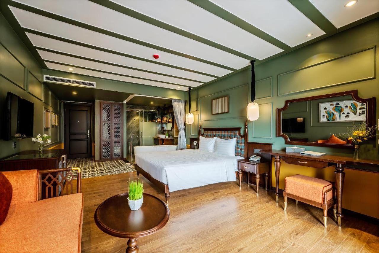 Grand Deluxe Room