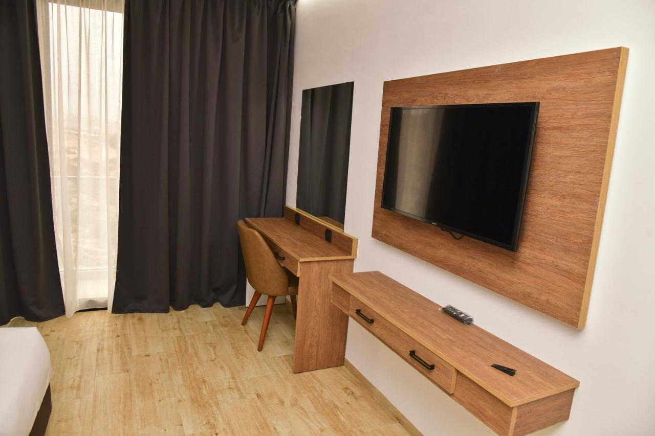 Deluxe Double Room Balcony,1293371461:JPEG