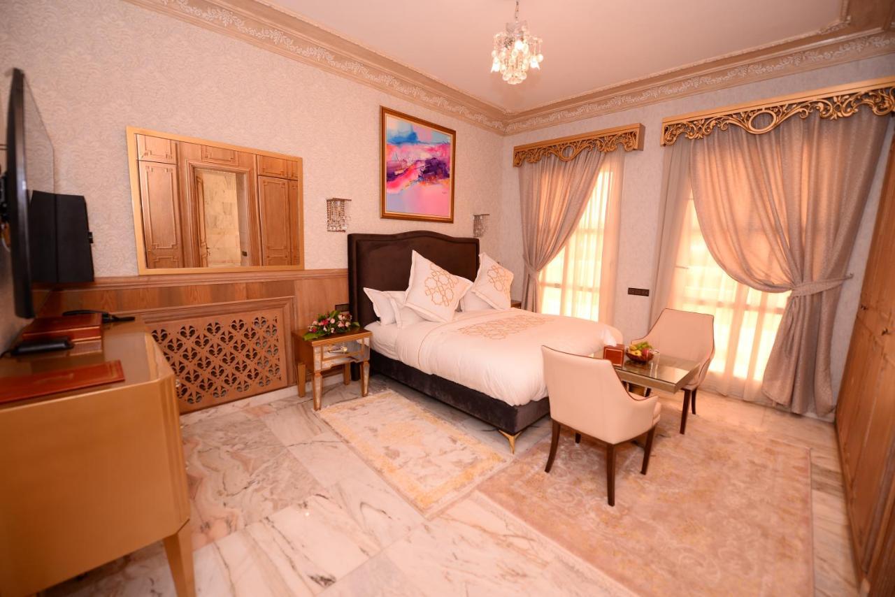 Chambre Lit King-Size - Vue sur Piscine