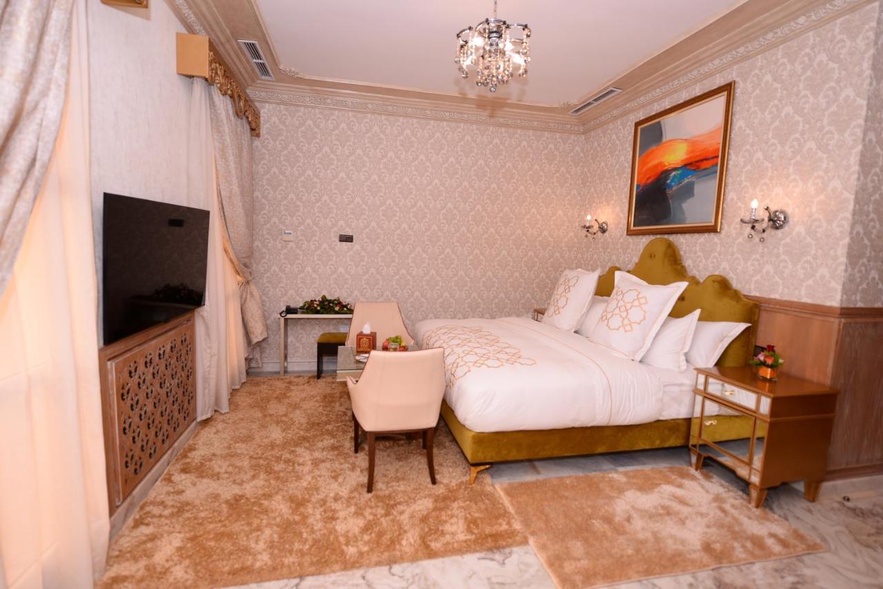 Suite Lit Queen-Size - Vue sur Piscine