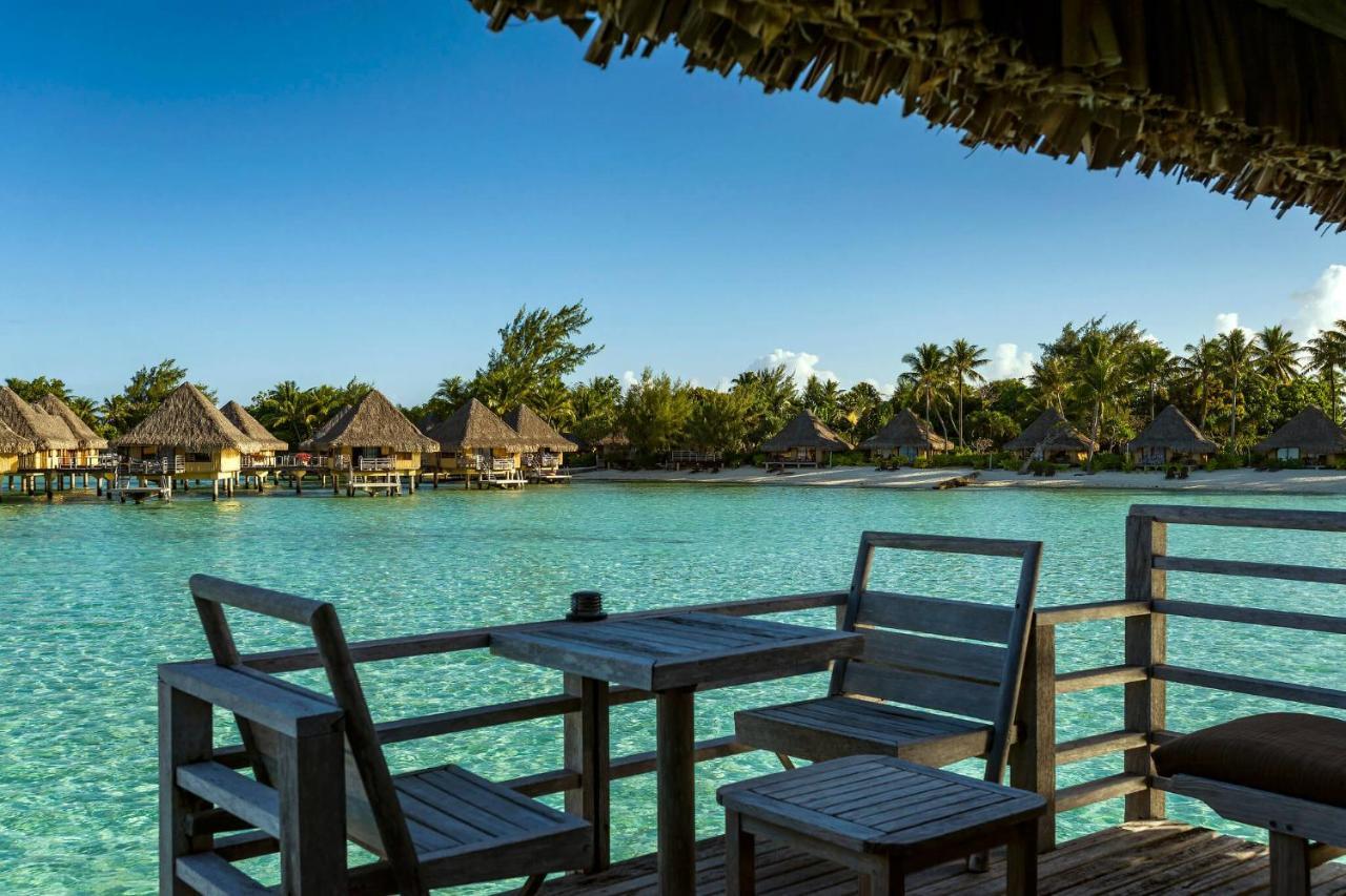 Bungalow boven het Water met 1 Kingsize Bed en Uitzicht op het Strand