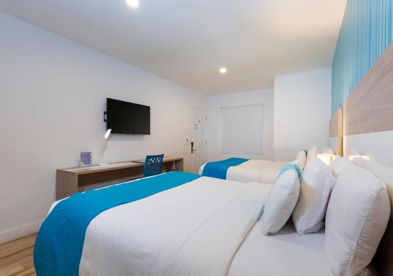 Deluxe Queen Suite