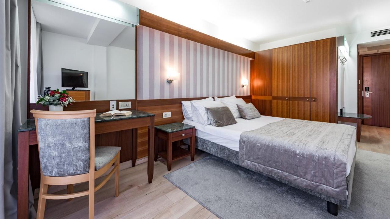 Double/Twin Room with Balcony and Sea View,1165720248:JPEG