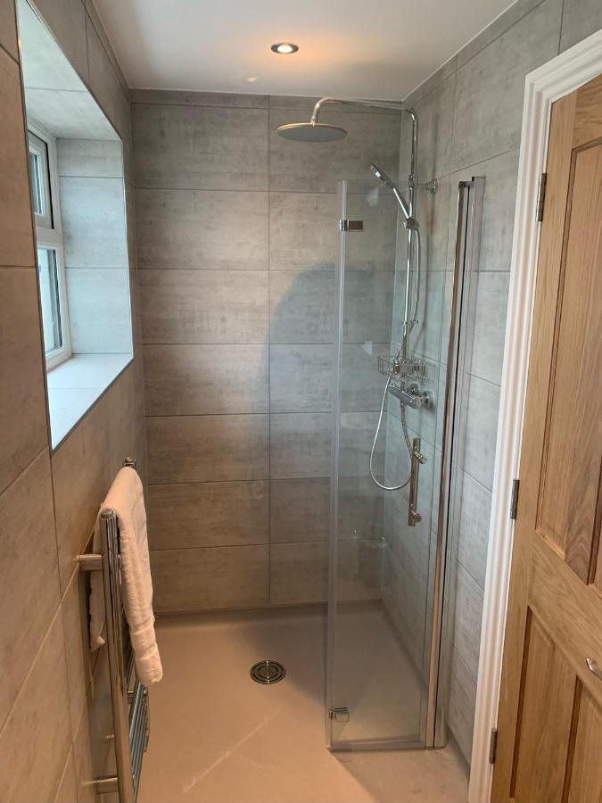 Deluxe Double Room Shower