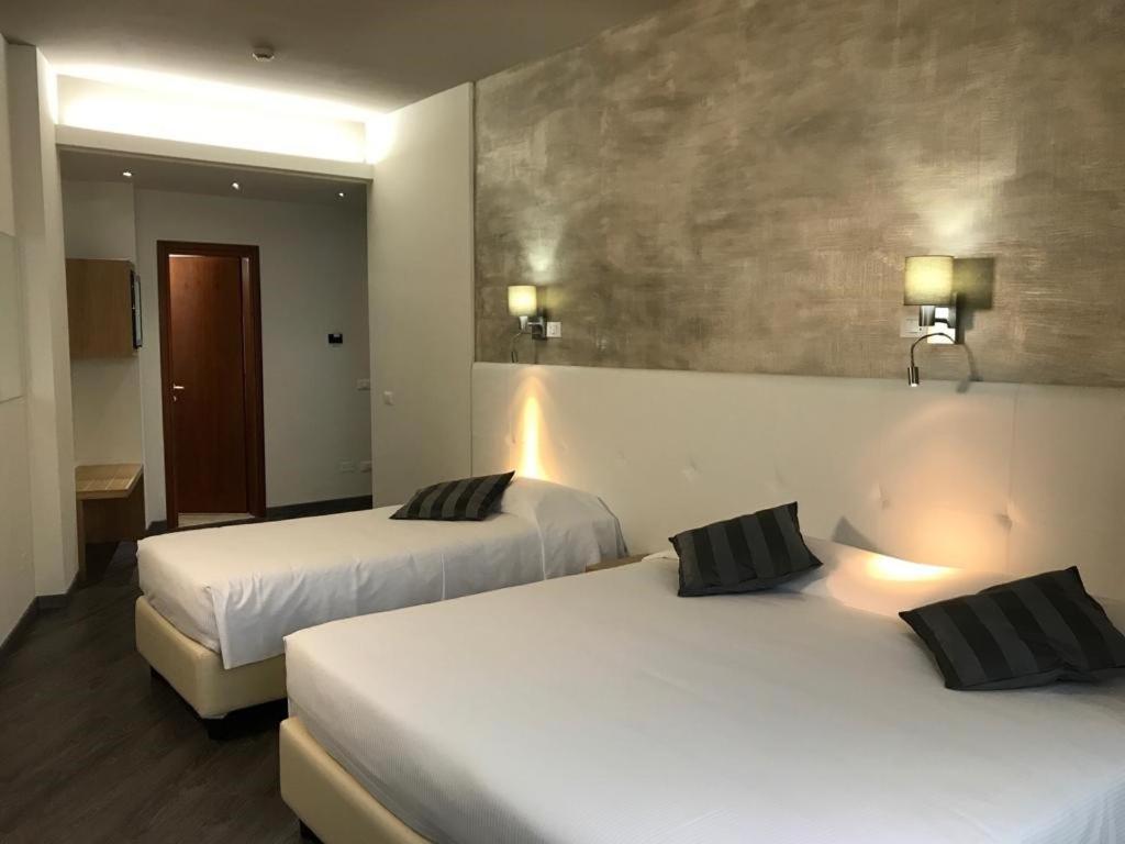 Triple Room,1295677099:JPEG