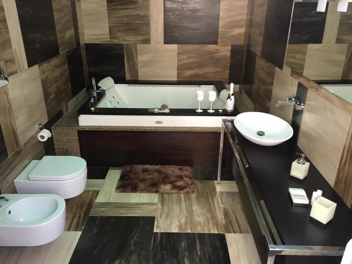 Family Room Private Bathroom