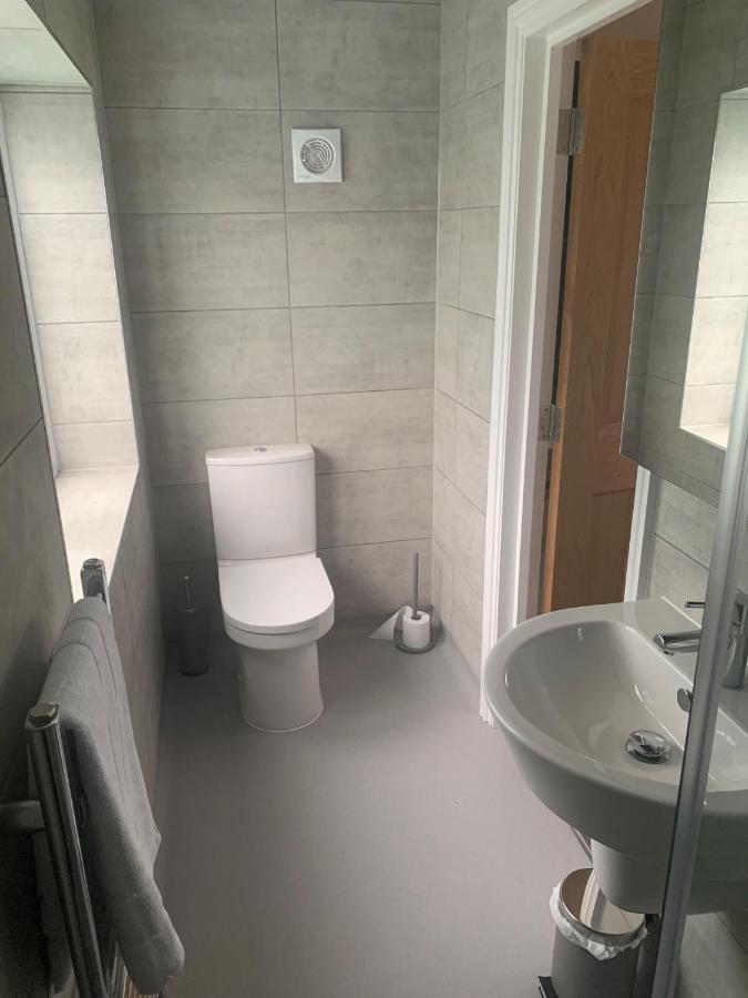 Deluxe Double Room Shower