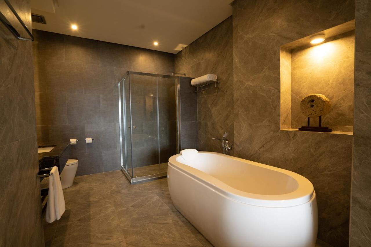 Premier King Room