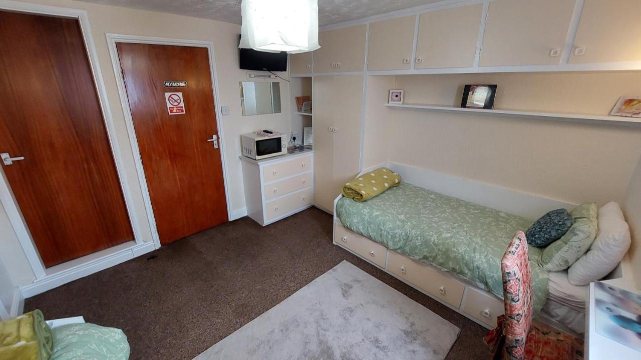 Twin Room Bathroom