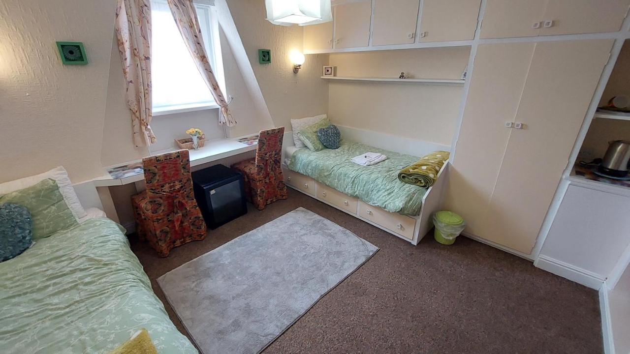 Twin Room Bathroom