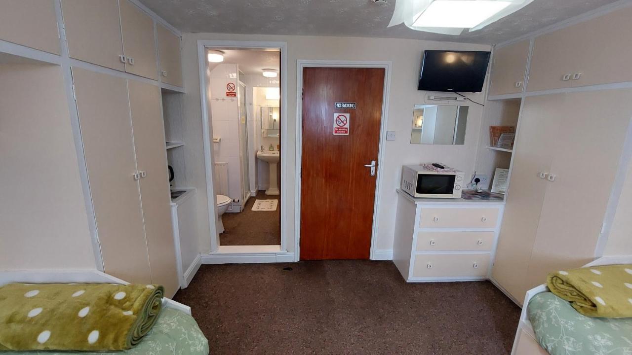 Twin Room Bathroom