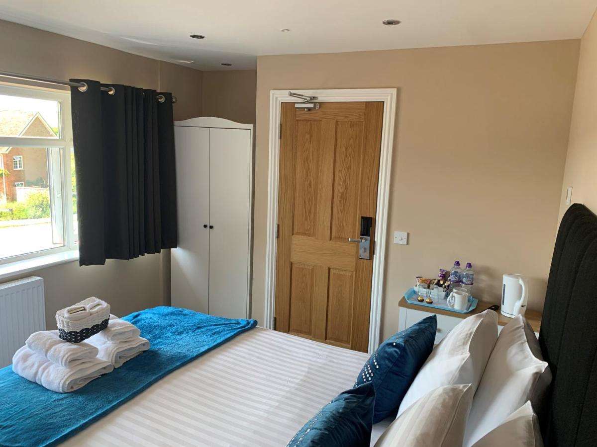 Deluxe Double Room Shower