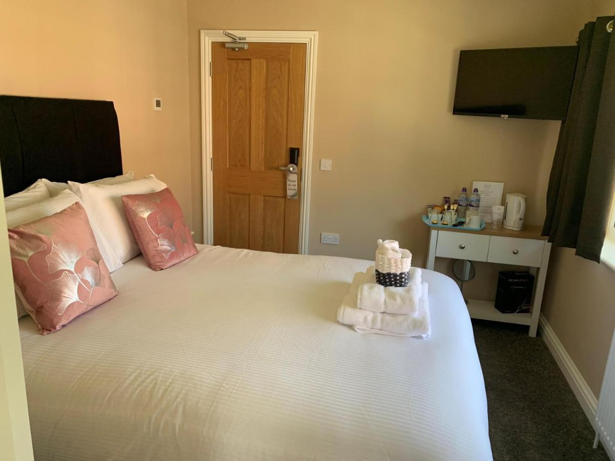 Deluxe Double Room Shower