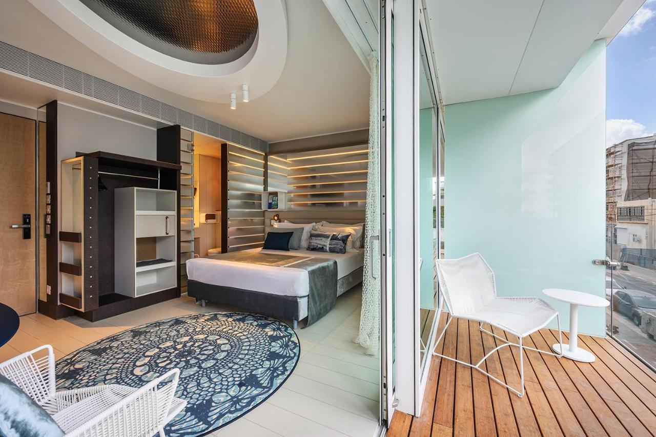 Port Deluxe Room Balcony