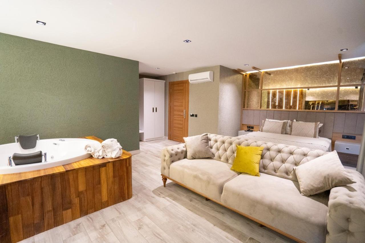 Deluxe Room with Jacuzzi and Garden View