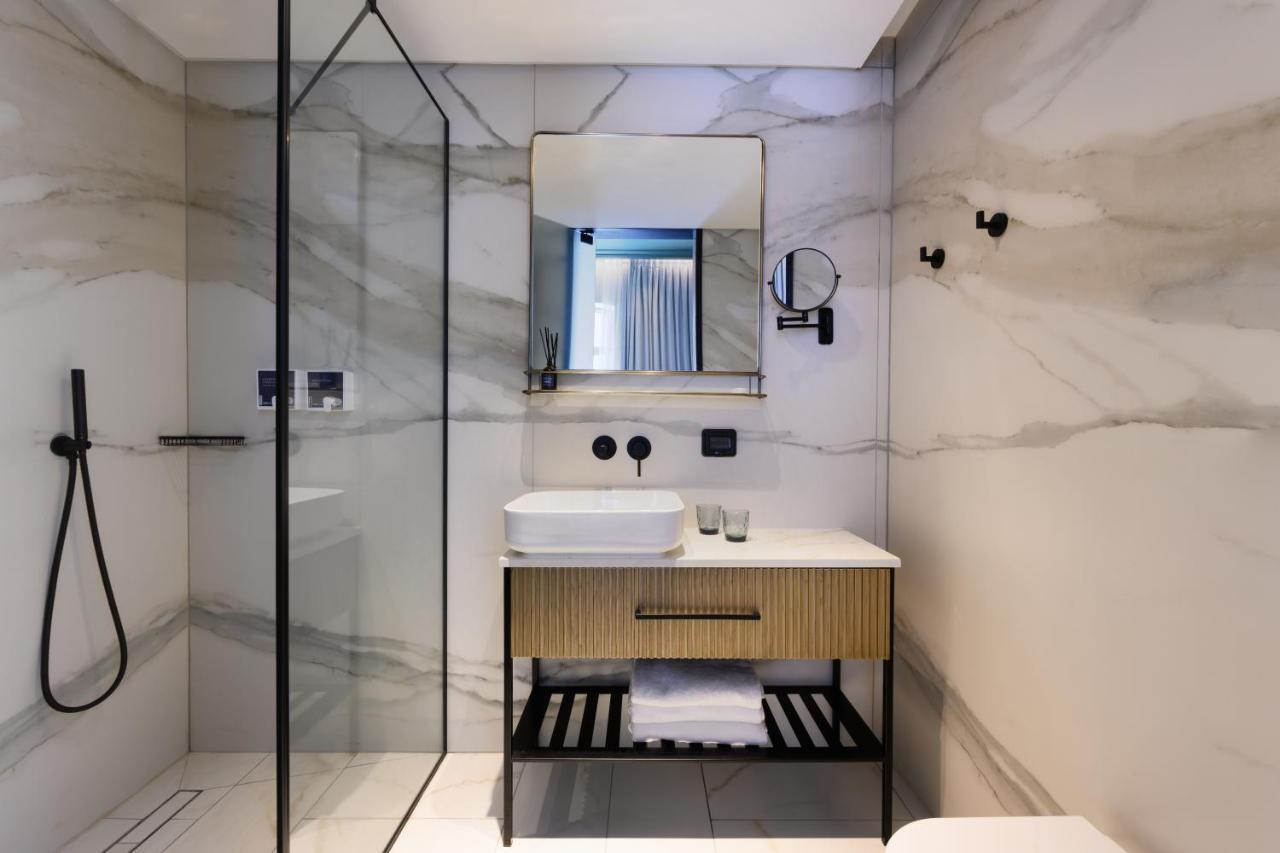 Small Classic Room,1387379018:JPEG