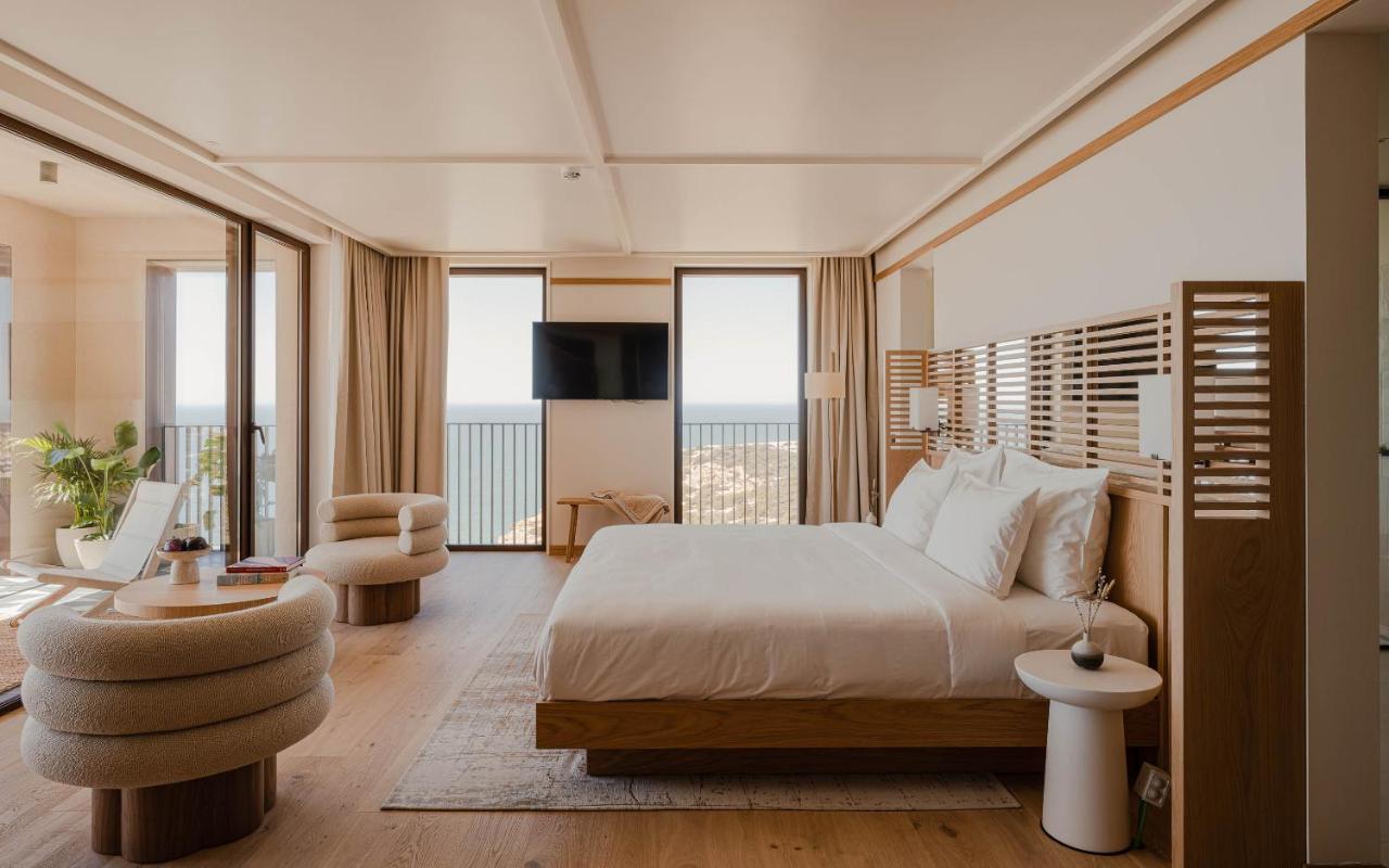 Master Suite met Panoramisch Uitzicht op de Oceaan