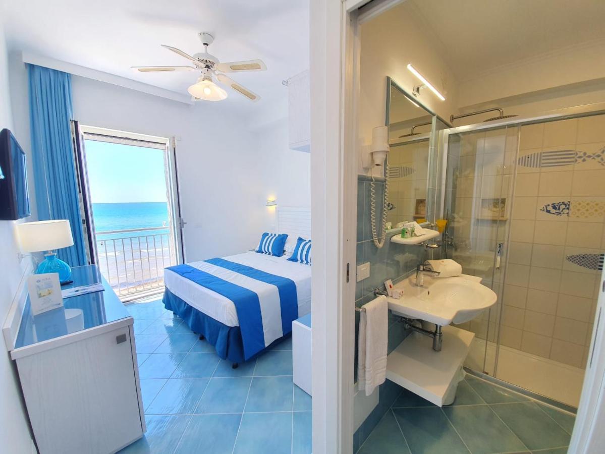 Double or Twin Room Sea View