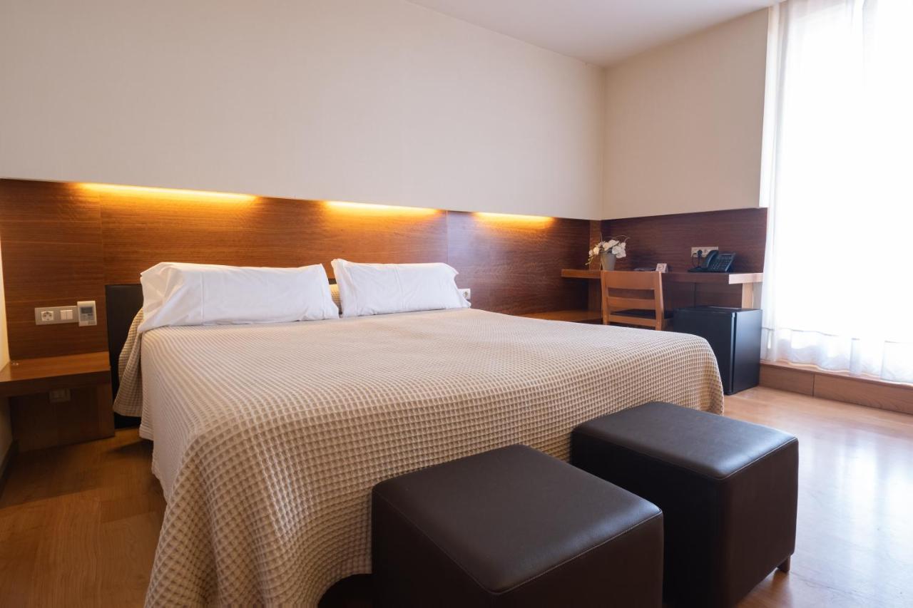 Quarto Superior com Cama de Casal ou 2 de Solteiro e Terraço