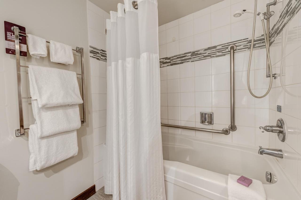 One Bedroom Accessible Queen Suite Full Kitchen
