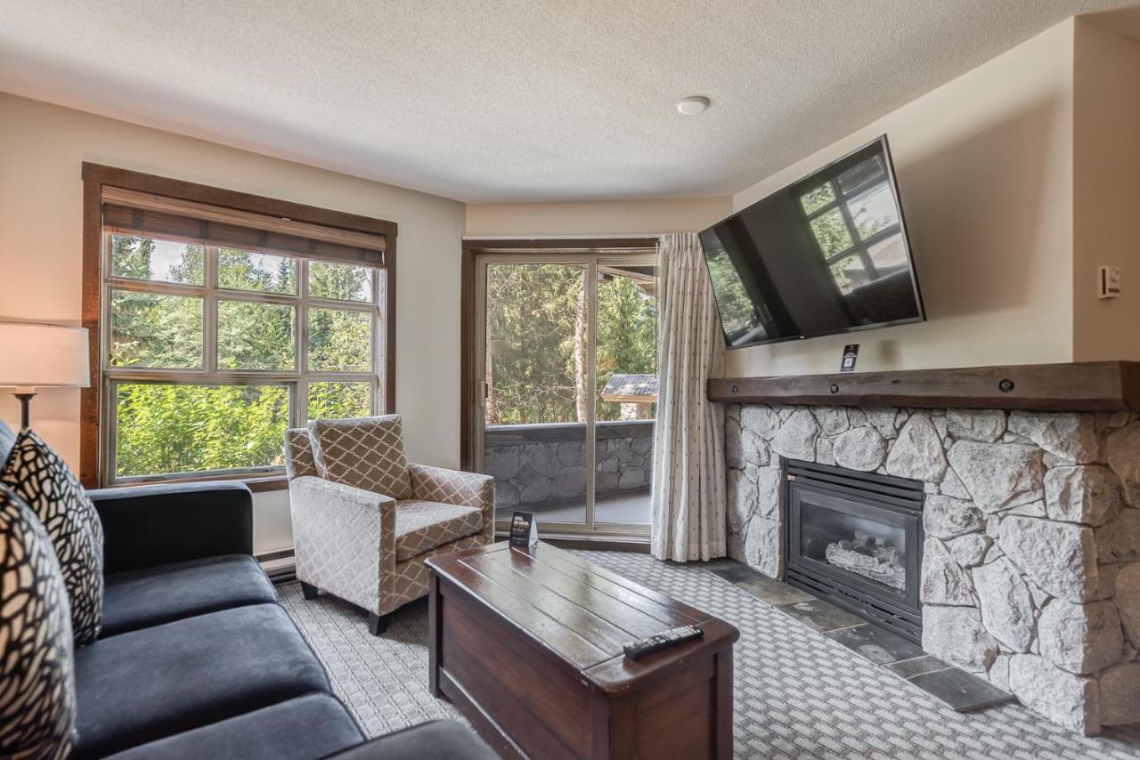 One-Bedroom Suite Full Kitchen