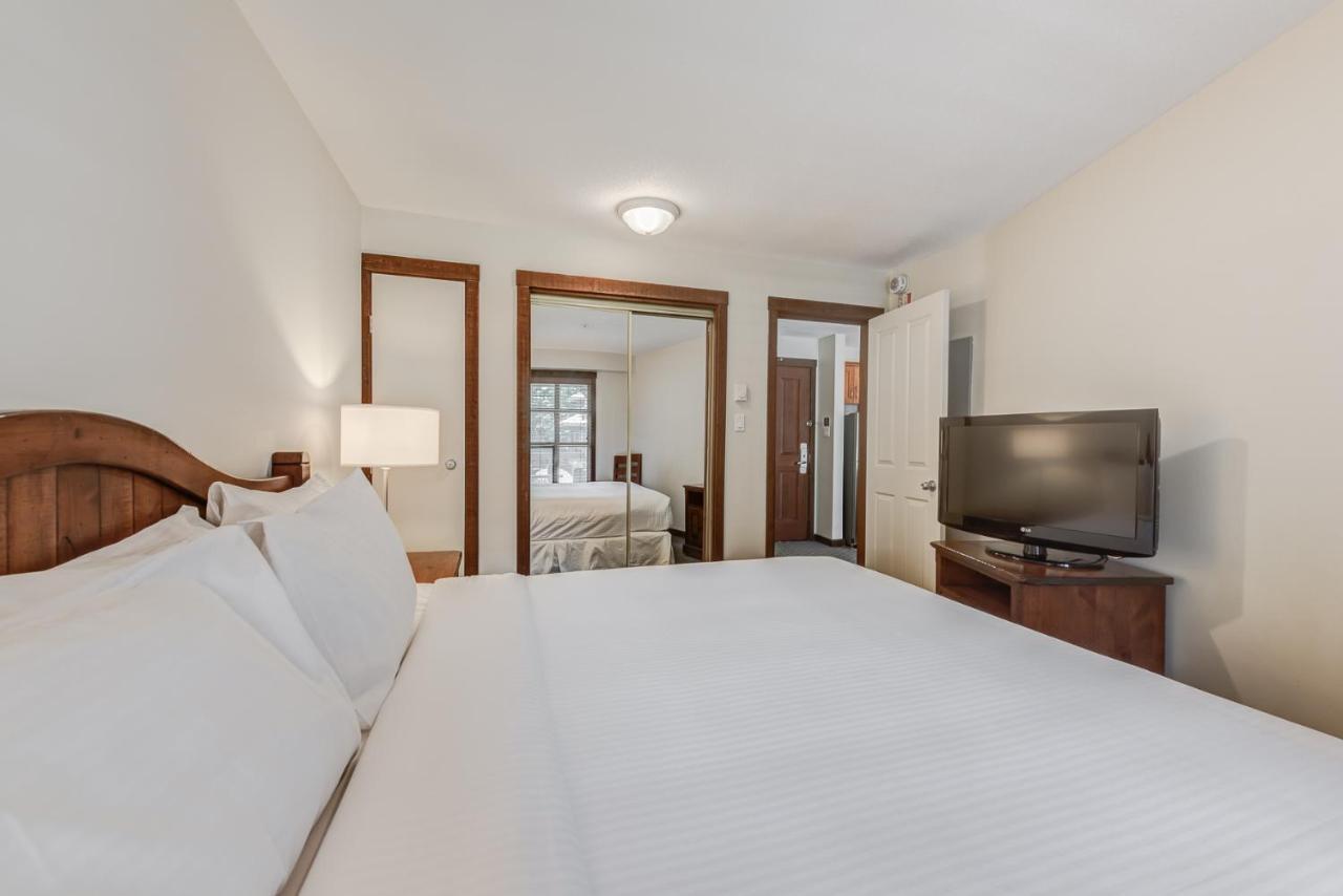 One Bedroom Slopeside Suite Full Kitchen