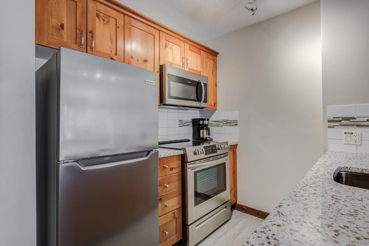 One Bedroom Slopeside Suite Full Kitchen