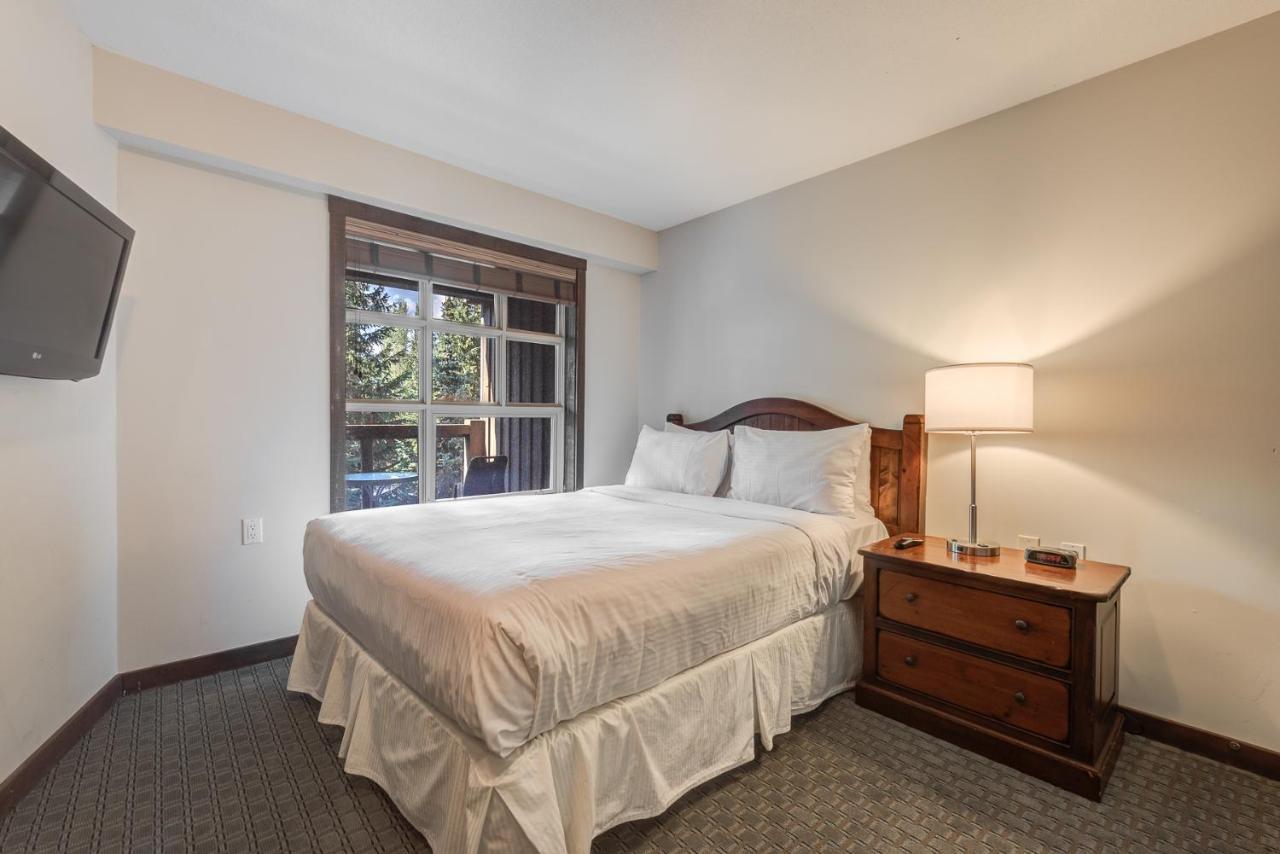 One Bedroom Accessible Queen Suite Full Kitchen