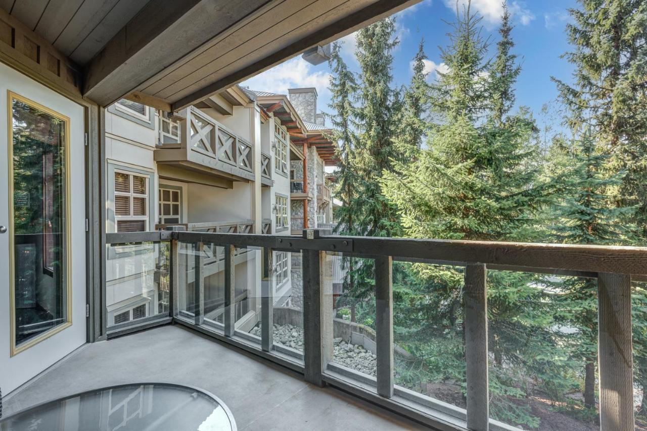 One Bedroom Accessible Queen Suite Full Kitchen