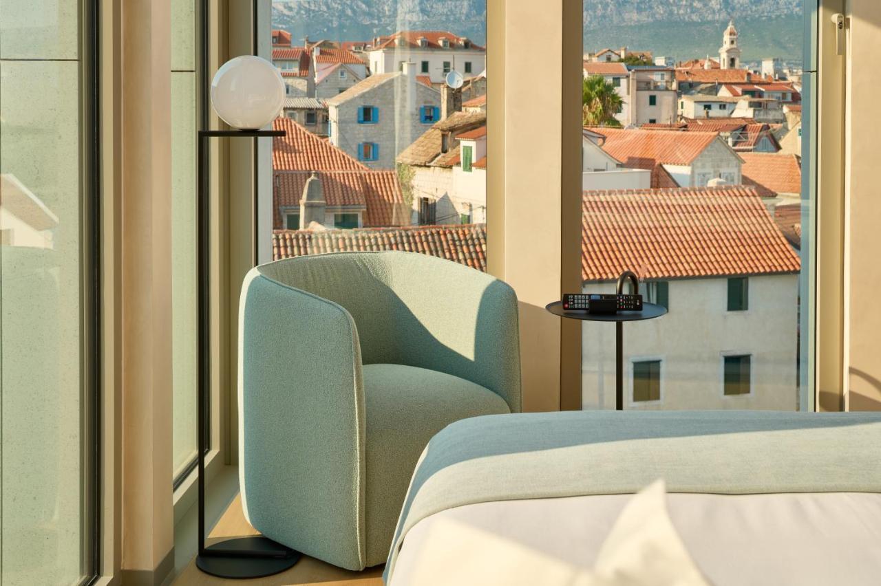 Superior King Room City View