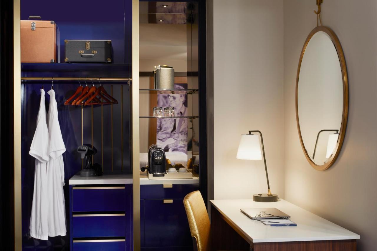 Studio Hotel Room