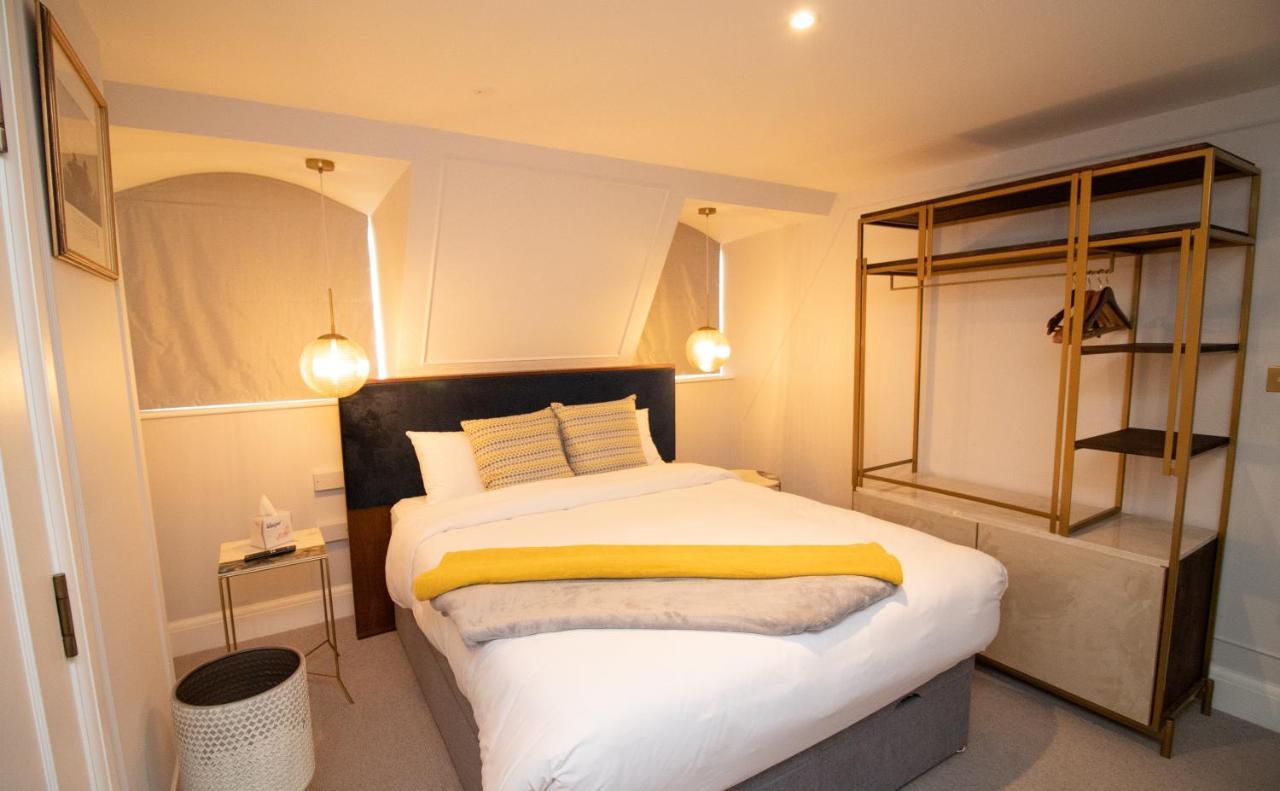 Deluxe Double Room Shower
