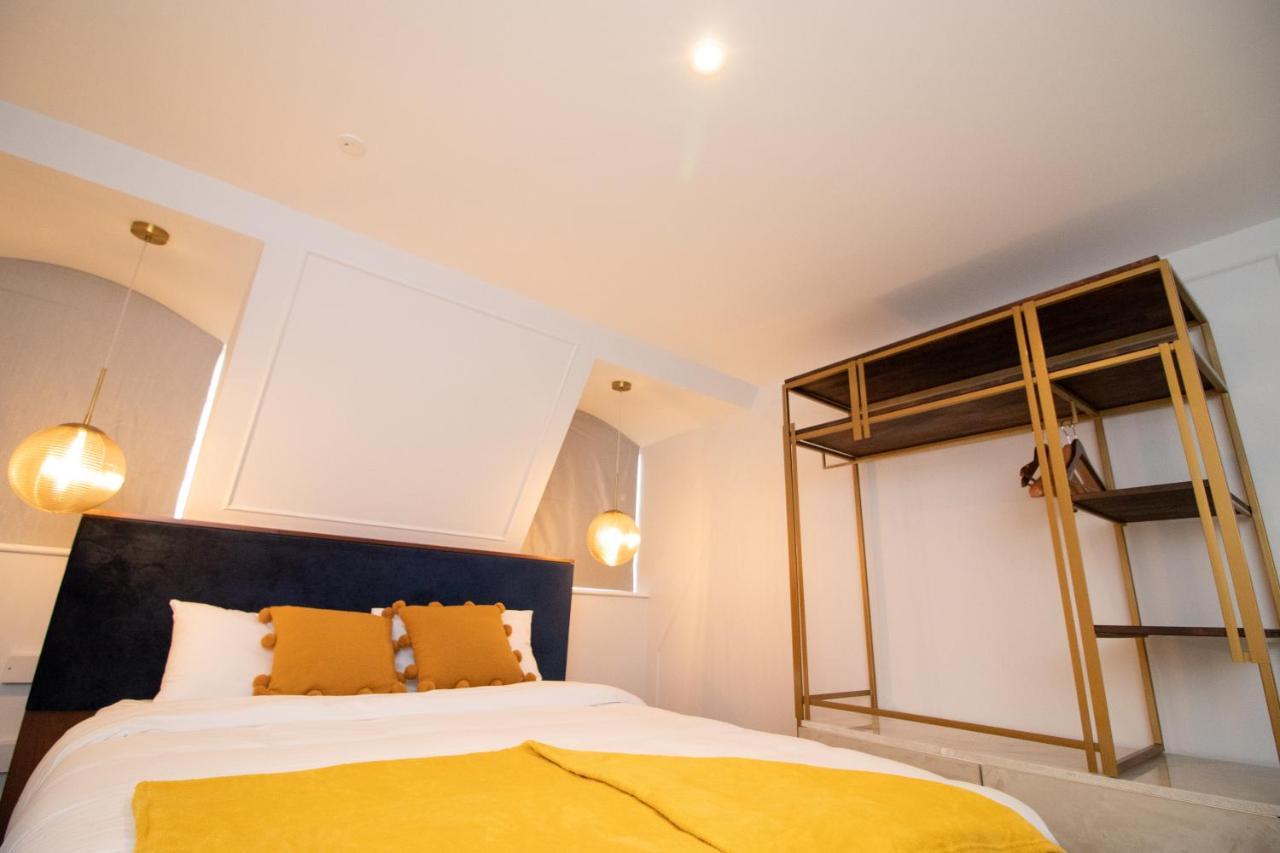 Deluxe Double Room Shower