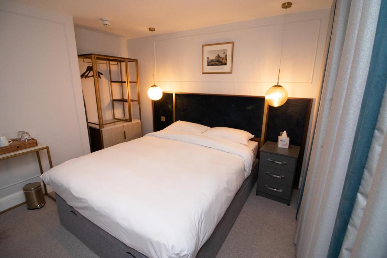 Deluxe Double Room Shower