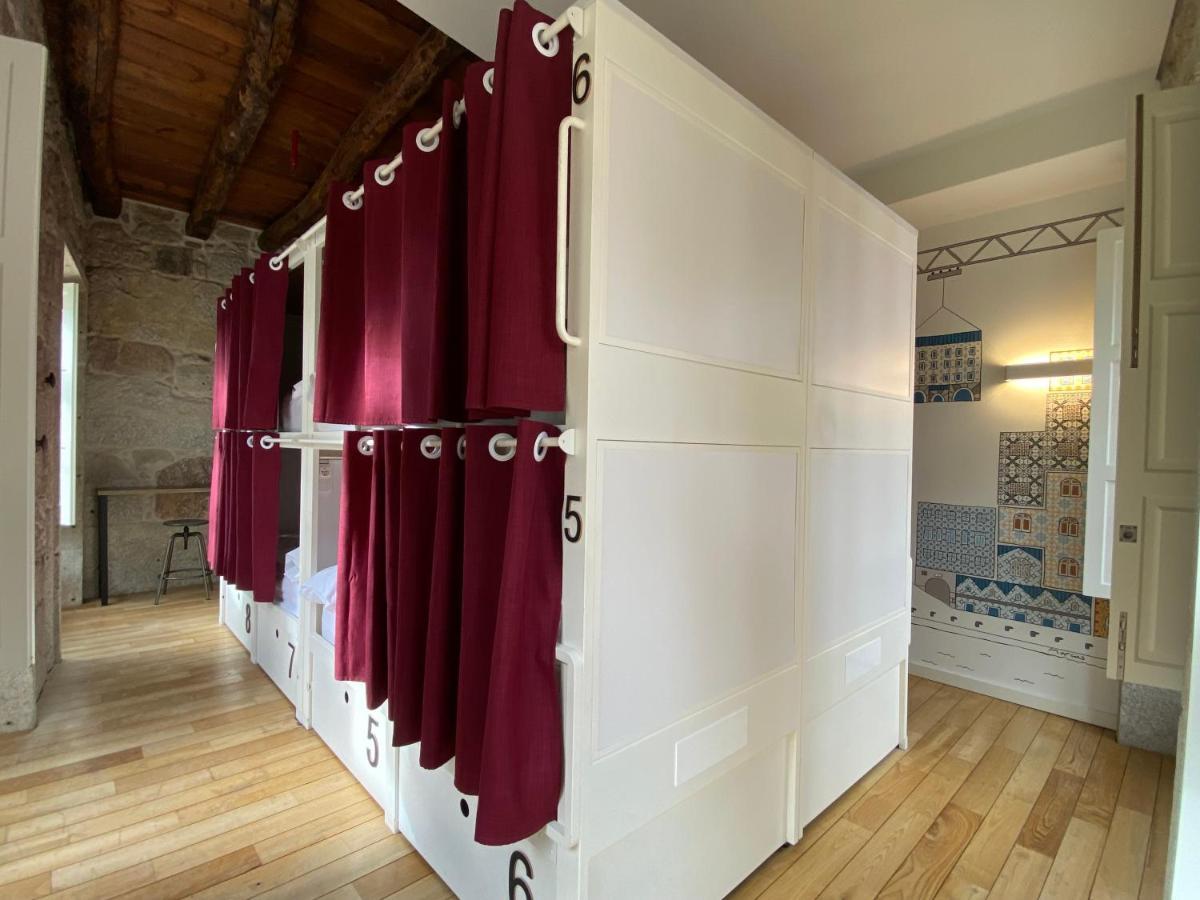 Cama em Dormitório Misto com 6 Camas e Casa de Banho Privativa