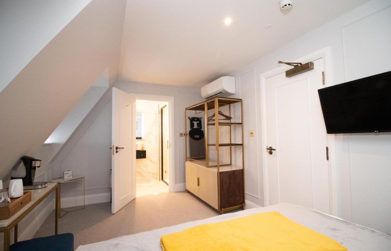 Deluxe Double Room Shower